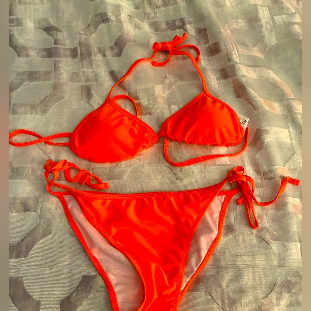 Like New Boohoo Vibrant Orange Bikini Set. Size 4 top and bottom